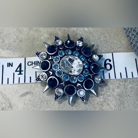 Vintage Starburst or Sunburst Crystal Brooch with crystal and Brass Accents - Picture 4 of 6